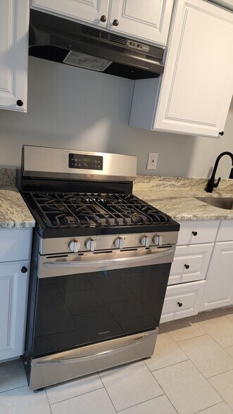 Building Photo - 720 S New Rd