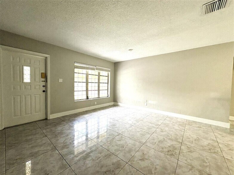 Building Photo - 6712 NW 60th St