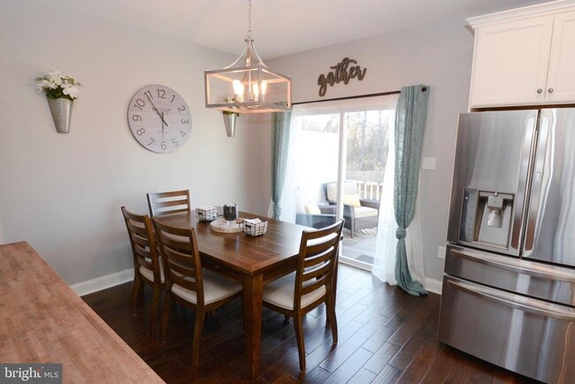 Building Photo - 326 W Hamlin Ave