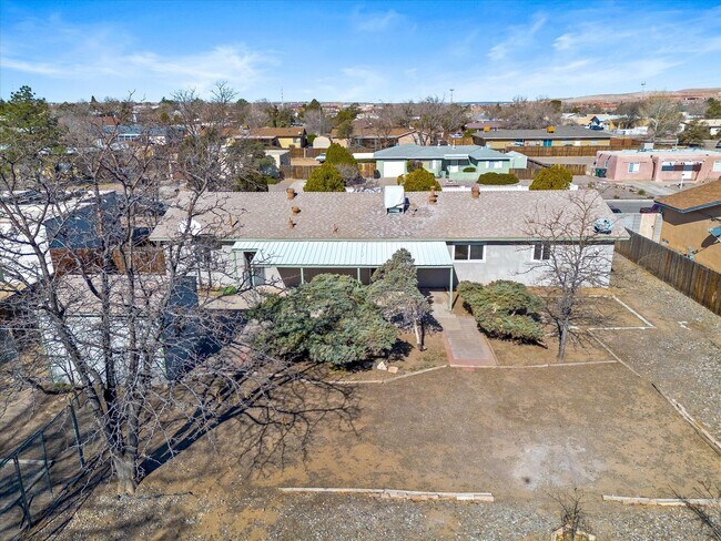 Building Photo - Spacious 4-Bed, 2-Bath Home | Large Backyard| Quick Access to Highway 528 and Other Routes| Pre-L...