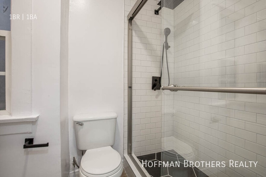 Building Photo - 1934 S New England St