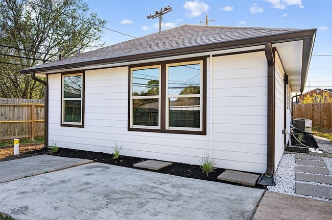 Building Photo - 6621 Jason St