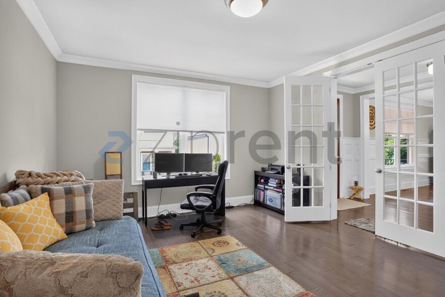 Building Photo - Unit