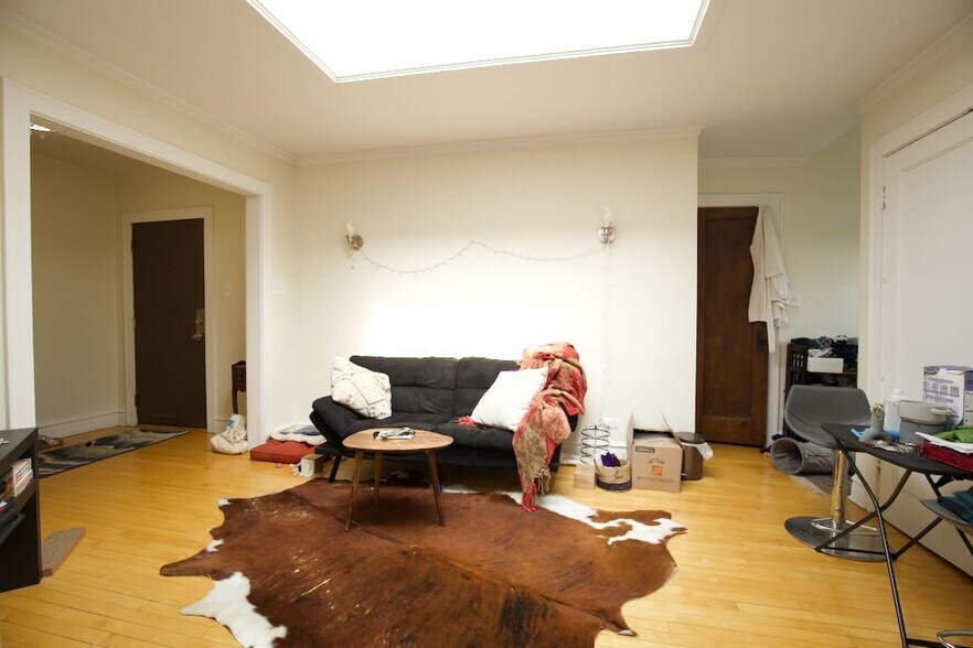 Building Photo - 733 Elm