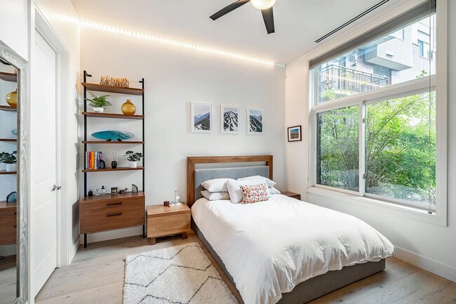 Building Photo - Luxury 1 Bed 1 Bath Condo at The Peloton W...