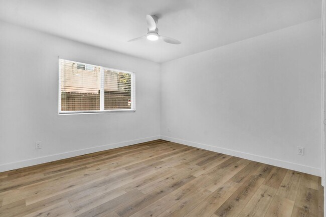 Building Photo - 428 W Los Angeles Dr