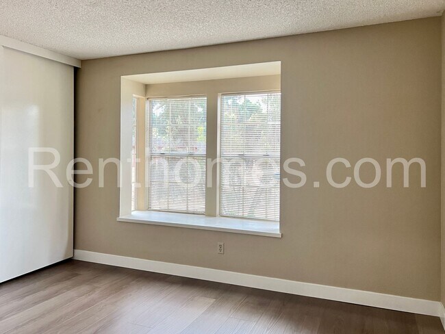 Building Photo - 10594 Dabney Dr