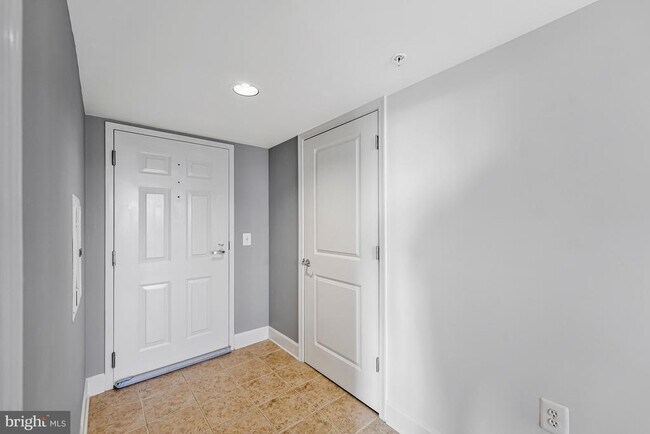 Building Photo - 11800 Sunset Hills Rd