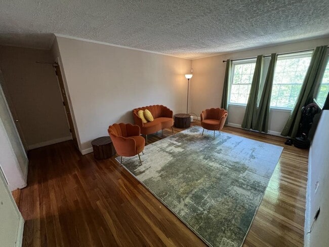 Building Photo - 2114 Suitland Terrace SE