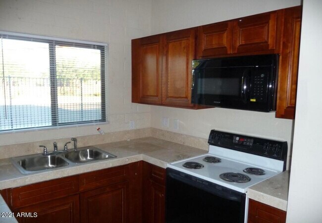 Building Photo - 7110 N 68th Ave