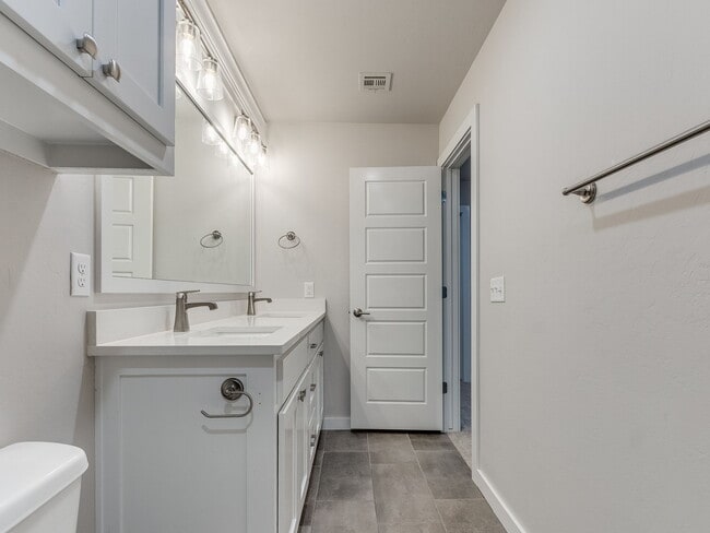 Building Photo - 1463 Hickory Trl