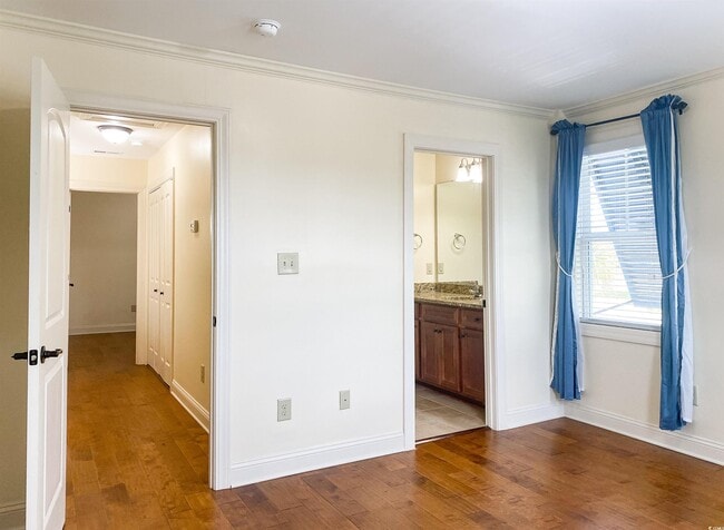 Building Photo - 780 Gabreski Ln