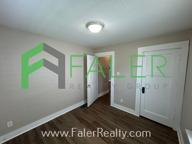 Building Photo - Charming Belmont Home!