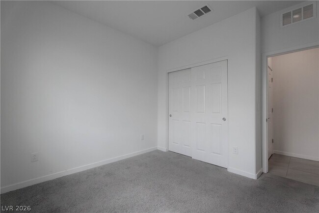 Building Photo - 902 Bronzite St