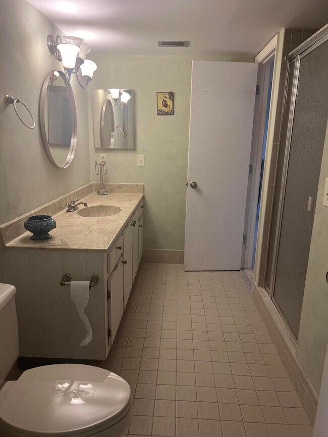 Building Photo - 14475 Strathmore Ln