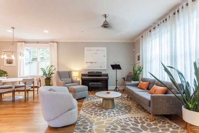 Building Photo - Gorgeous 3bd/2.5ba Two-Story Home Near Downtown Durham, Incredible Location!
