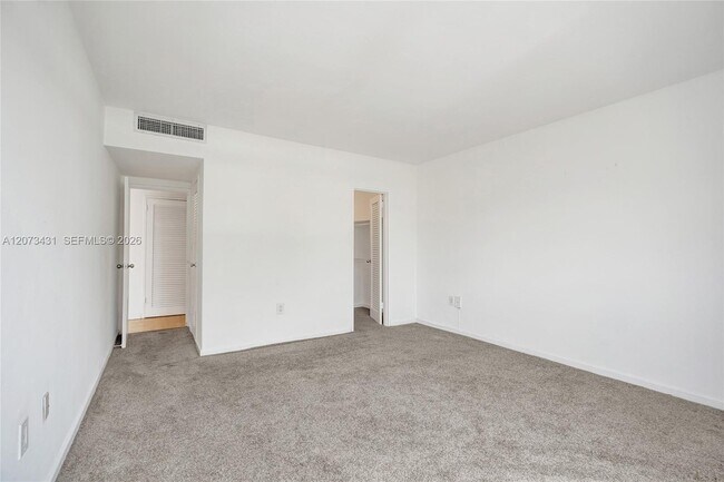 Building Photo - 10350 W Bay Harbor Dr