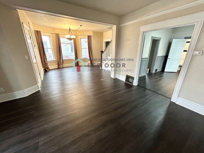 Building Photo - Spacious and inviting 3 bed, 2 bath rental