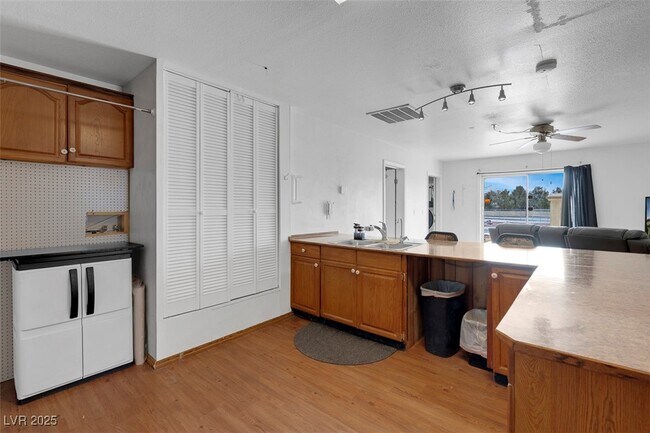 Building Photo - 1800 Red Rock Dr