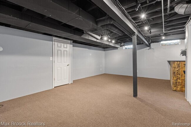 Building Photo - 2618 Phillips Ave