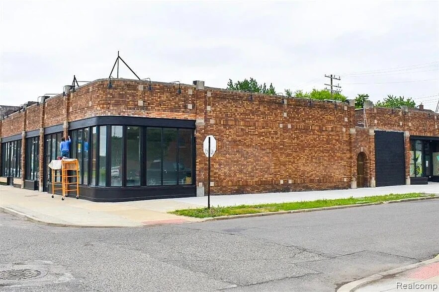 Building Photo - 5766 Trumbull St