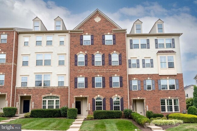 Building Photo - 5822 Oakdale Vlg Rd