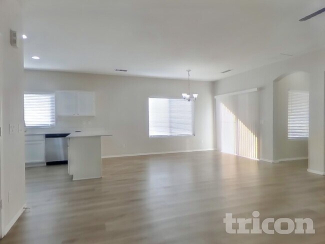 Building Photo - 16823 W Cottonwood St