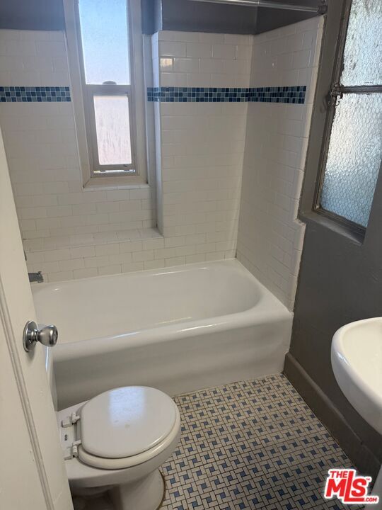 Building Photo - 5217 Hollywood Blvd