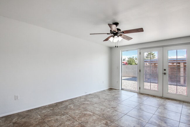 Building Photo - FOR RENT