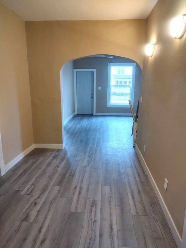 Building Photo - 625 N Barstow St