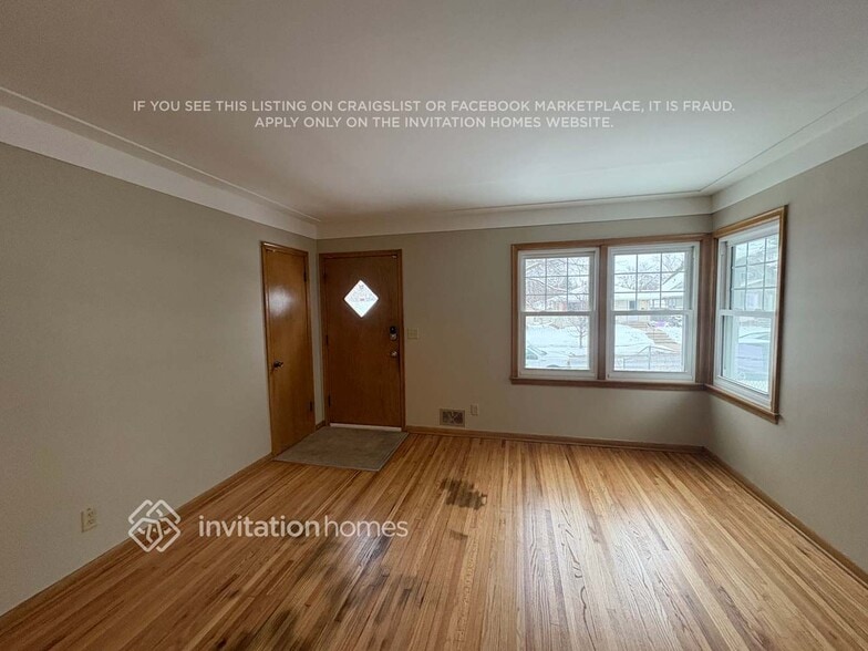 Building Photo - 4240 6th St NE