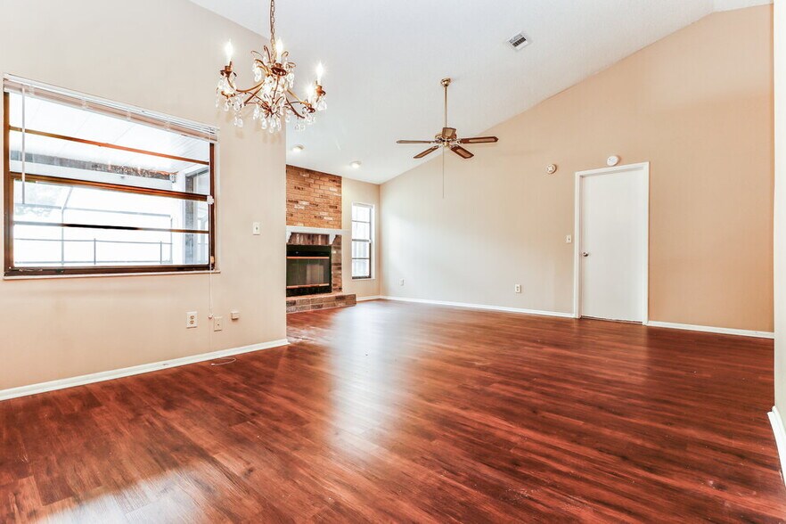 Building Photo - 8905 Bayaud Dr