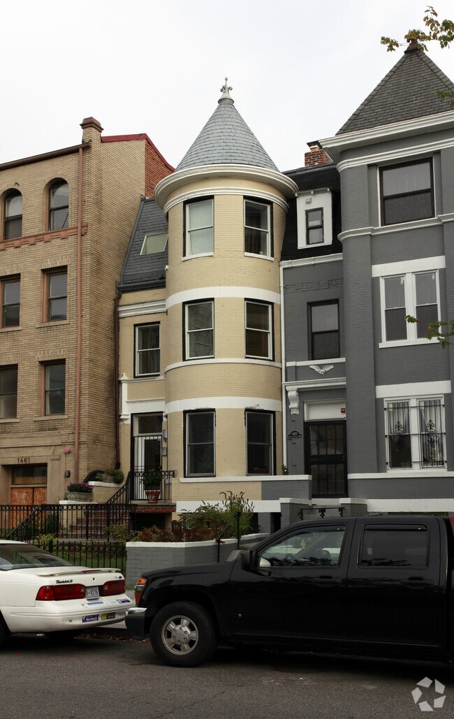 Building Photo - 1459 Girard St NW