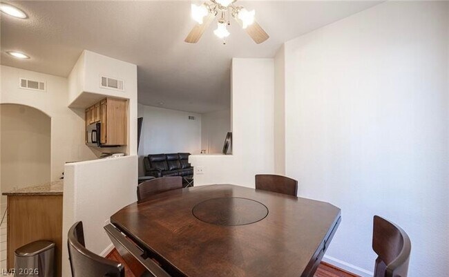 Building Photo - 6480 Annie Oakley Dr