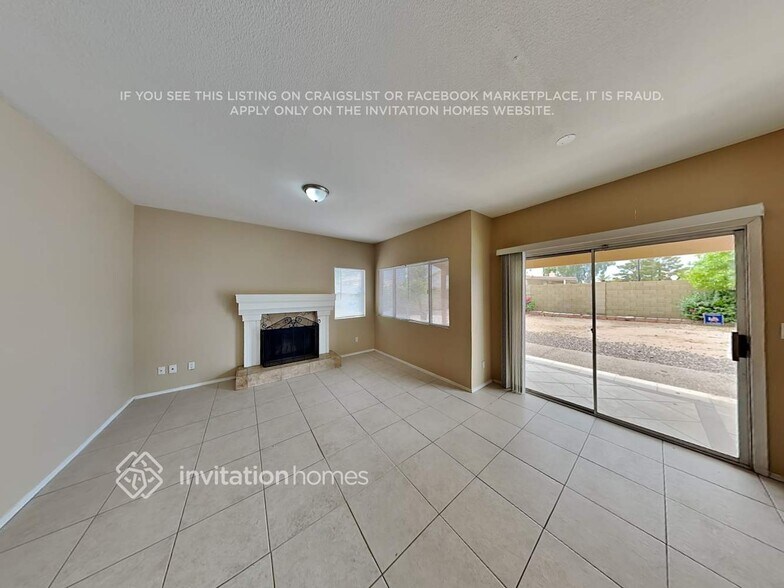 Building Photo - 1308 E Artesian Way