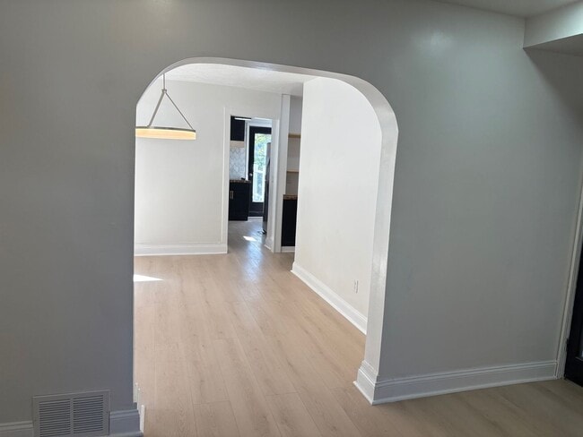 Building Photo - Jefferson 3