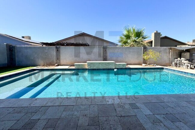 Building Photo - 3Bed/2Bath House at 7th/101! JOIN THE WAIT...