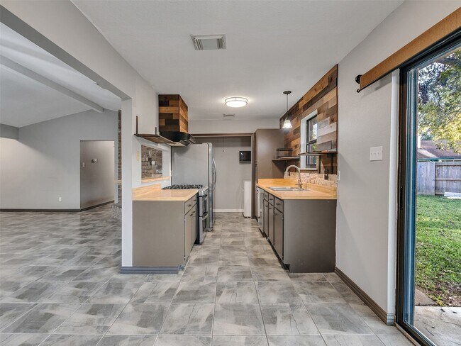 Building Photo - 1827 Polley Ct