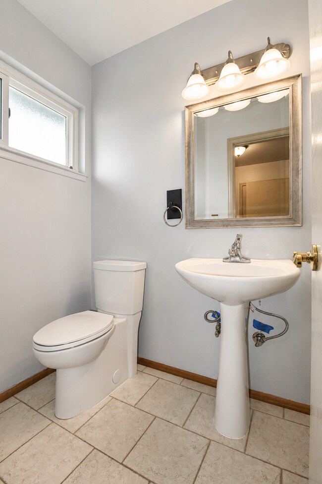 Building Photo - Spacious Corner Lot Home in Desirable Ventura Neighborhood!