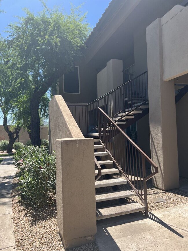 Building Photo - Fully furnished Scottsdale condo!