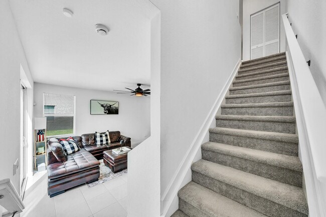 Building Photo - 235 SE Woodbark St