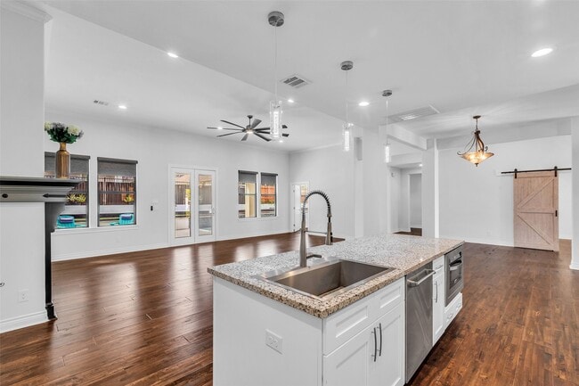 Building Photo - 17 Bellingham Ct