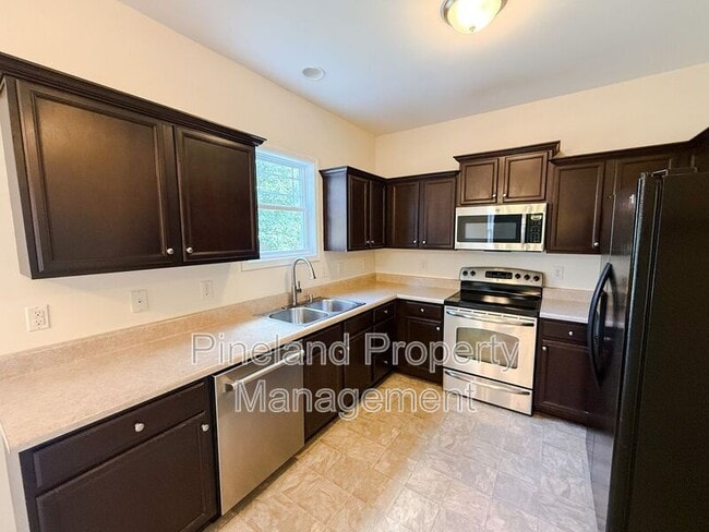 Building Photo - 675 Omaha Dr