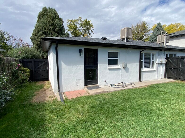 Back entry - 2212 Perry St