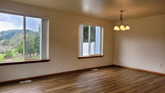 Building Photo - 450 Maylea Pl