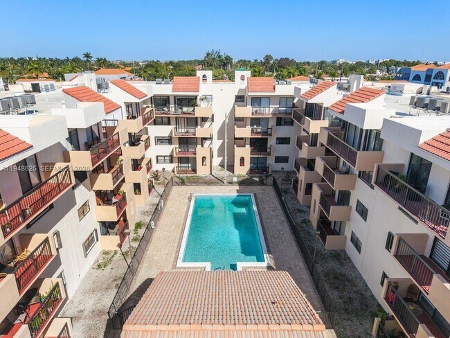 Building Photo - 995 SW 84th Ave