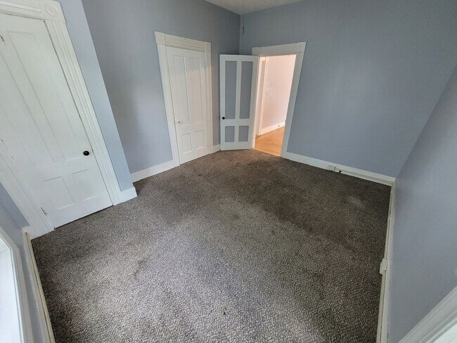 Building Photo - 145 Pine St