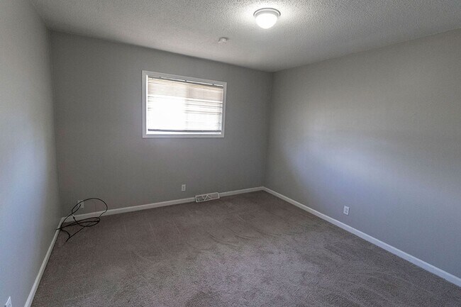 Building Photo - 7217 N Moberly Dr