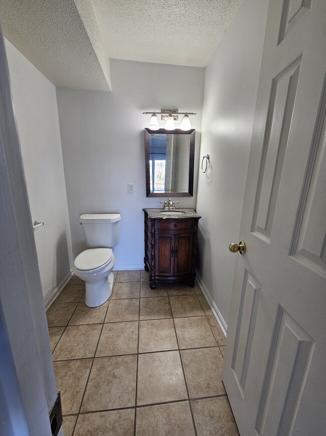 Building Photo - 637 Battery Pl