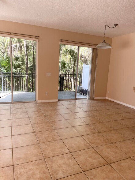 Building Photo - 546 Pinebranch Cir